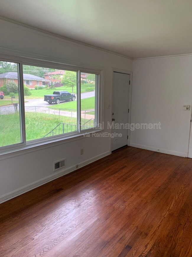 Building Photo - 2715 Larkspur Dr SE