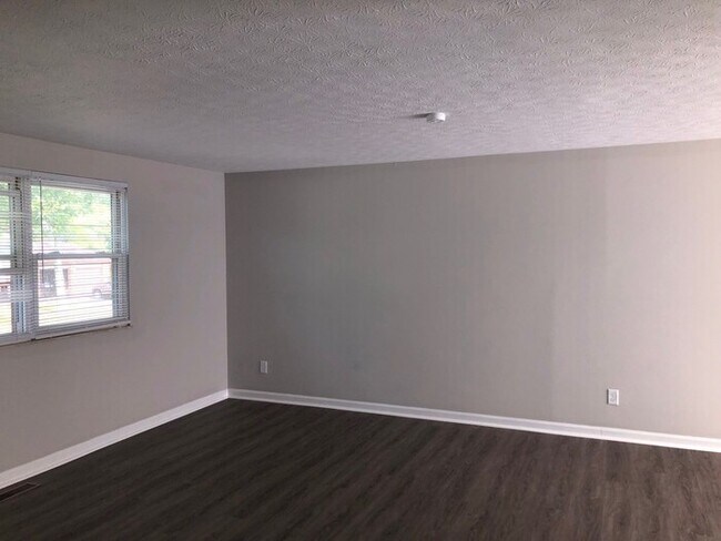 Building Photo - Beautiful Bi-Level Home in Huber Heights