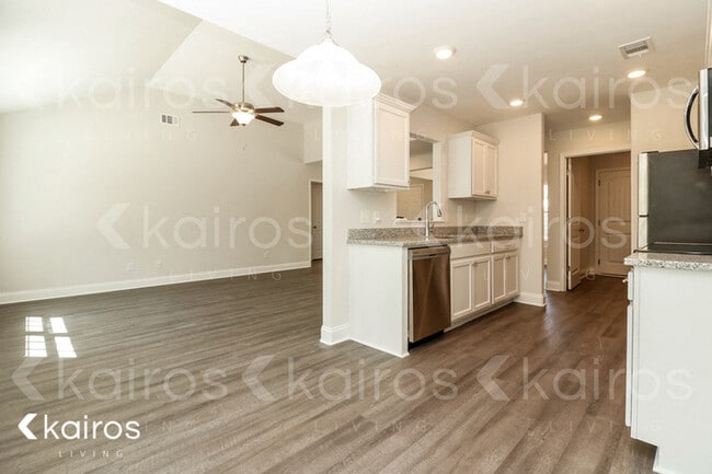 Building Photo - 225 Western Red Cedar Dr