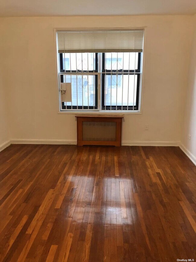 Foto del edificio - 102-32 65th Ave