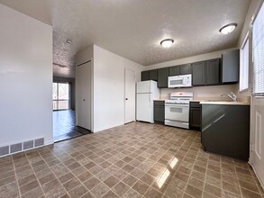 Building Photo - 166 Carriage Ln SW