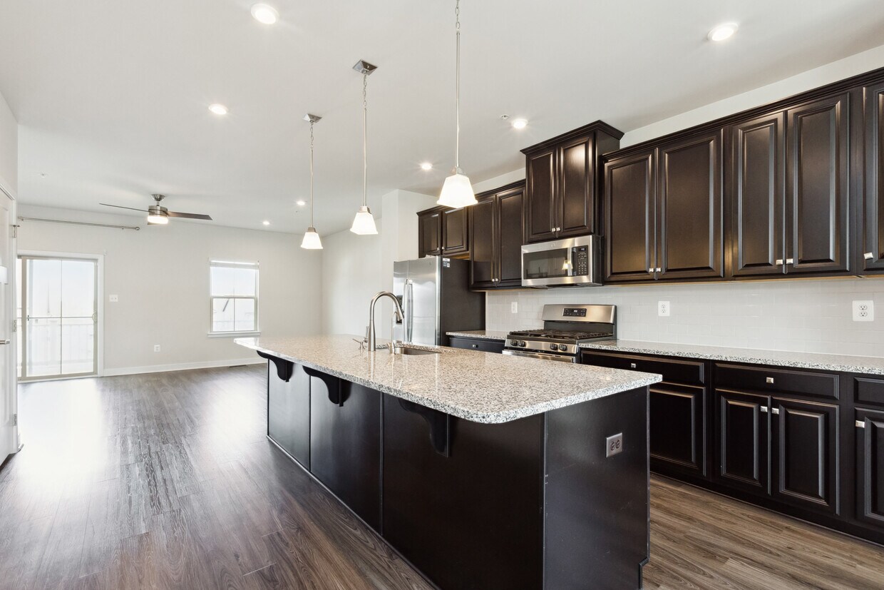 Foto principal - 6128 Goshawk St