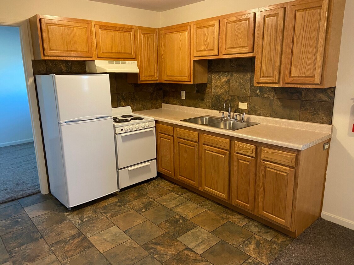 125 N W Ave Unit 4, Bradley, IL 60915 Apartments in Bradley, IL