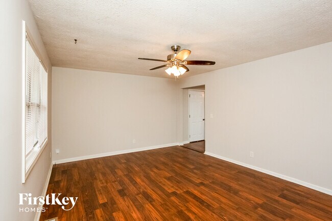 Foto del edificio - 354 Beechwood Dr