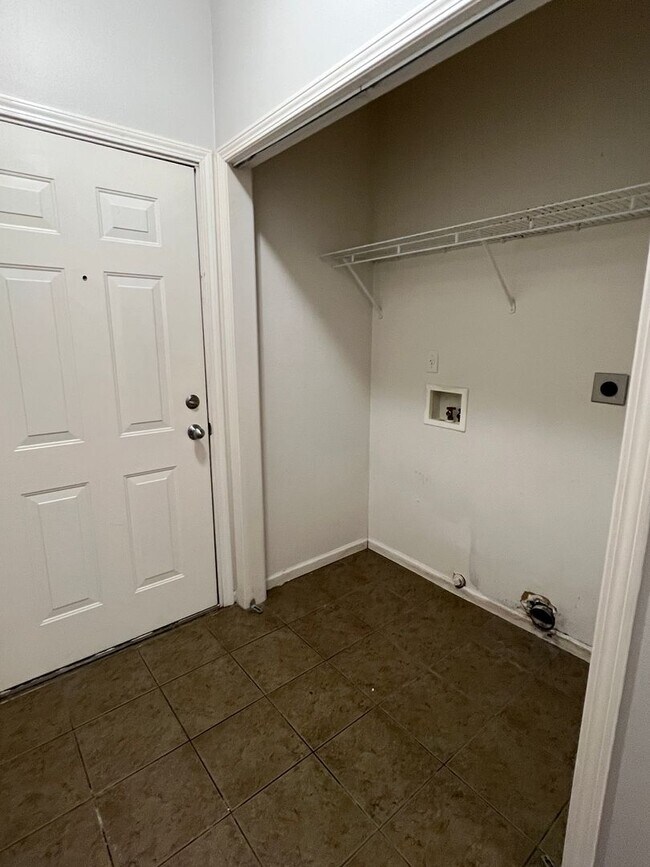 Building Photo - 1920 Monte Vista Dr