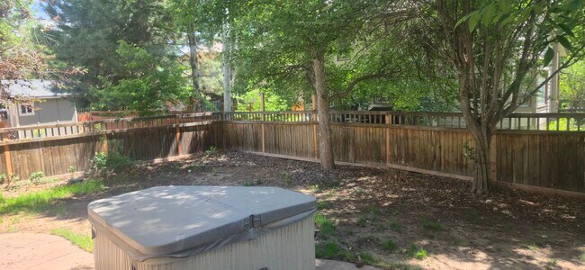 Foto del edificio - 2312 Creekside Dr