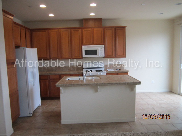 Primary Photo - 1000 Sierra View Cir