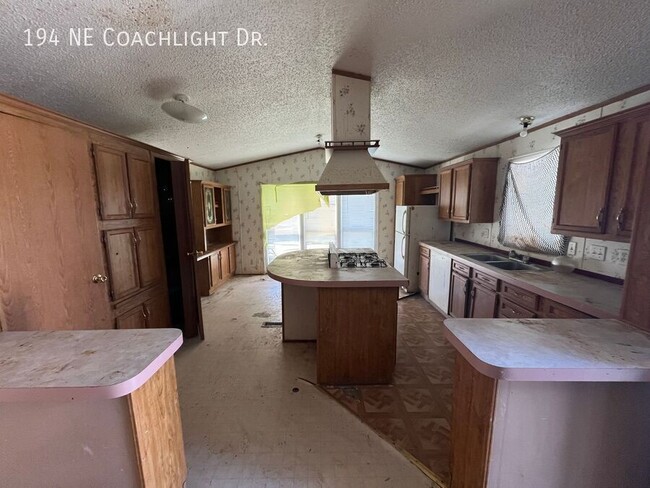 Building Photo - 194 Coachlight Dr