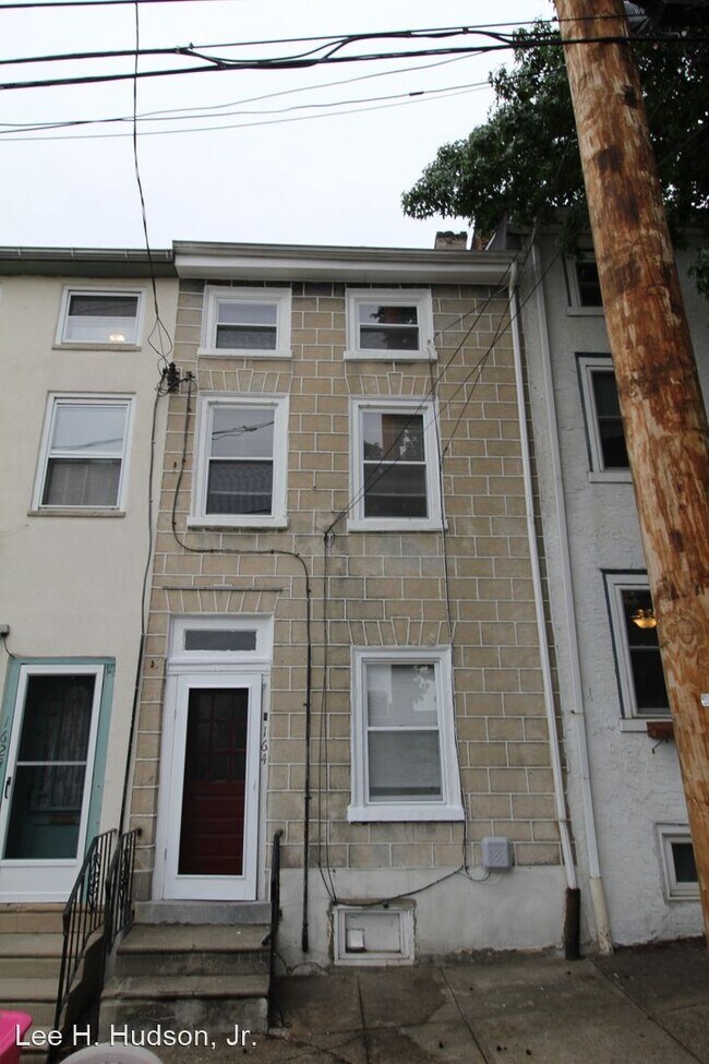 Building Photo - 3 br, 1 bath House - 164 Carson St