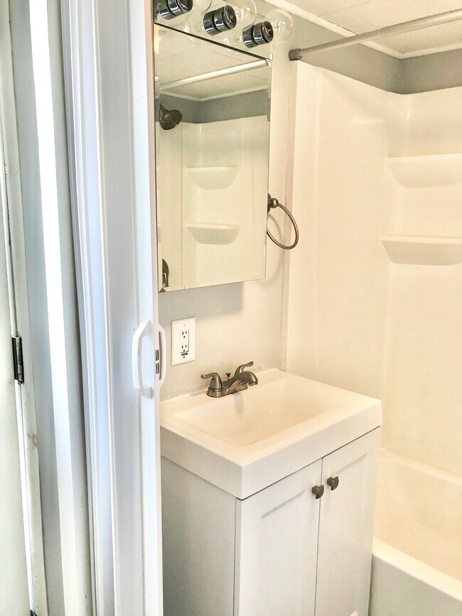 Foto del edificio - 619 E 5th St