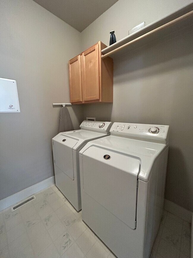 Building Photo - Beautifully Unique Eagle Home - $500 OFF F...