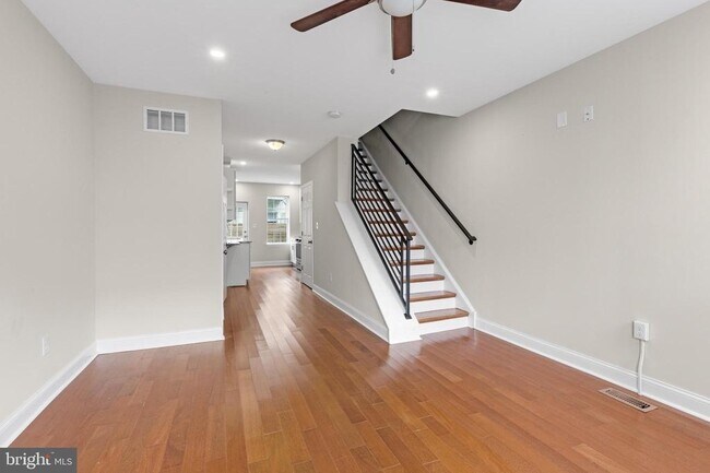 Building Photo - 2059 Emily St