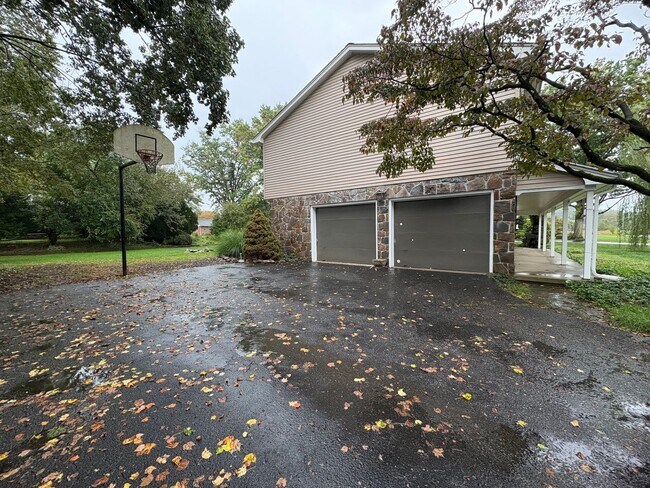 Foto del edificio - 4 Bedroom Single Family Home Available in ...