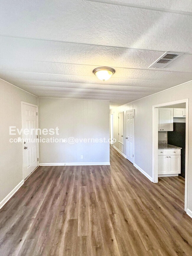 Building Photo - 525 Landers St