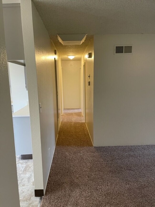 Foto del edificio - 3313 Willow Ln