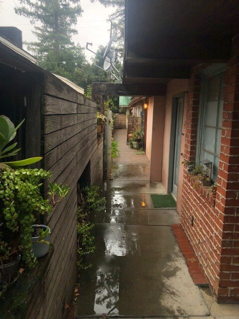 ¡Entrada lateral privada! - 639 Oak Ave