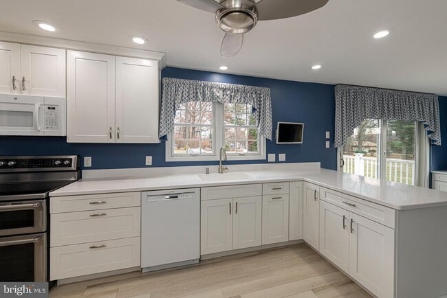 Building Photo - 50 Meadowbrook Ln