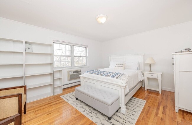 Foto del edificio - 26 Layton Ave