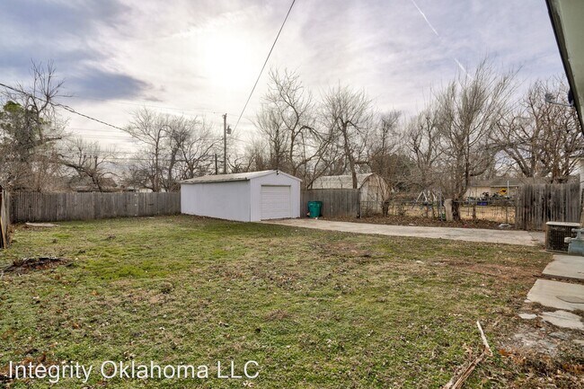 Building Photo - 2 br, 2 bath House - 3224 SW 47th St.