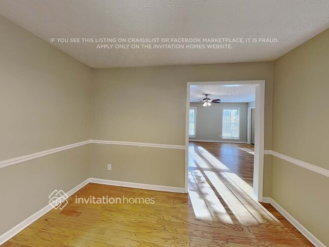 Building Photo - 690 Castlebrooke Dr SE