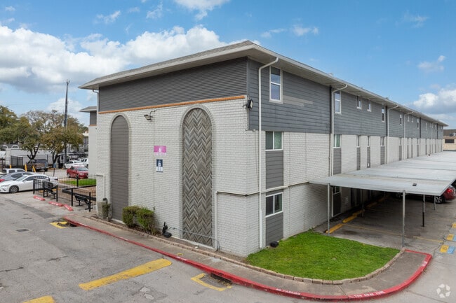 Building Photo - Santa Maria