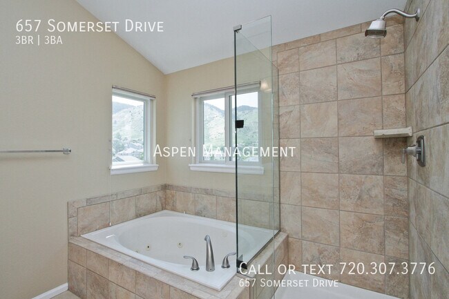 Building Photo - 657 Somerset Dr