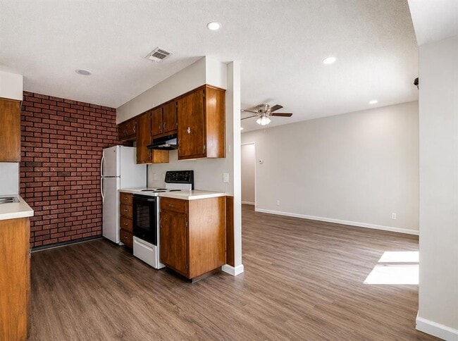 Building Photo - 412 Craddock Ave