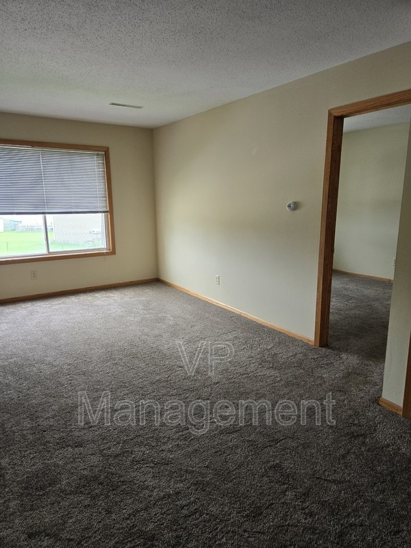 Building Photo - 17 1/2 Park Crest Ct