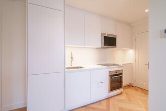 Building Photo - 590 Av. Outremont