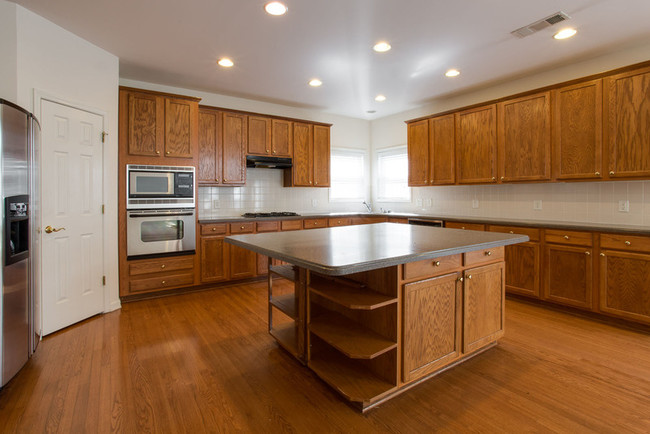 Building Photo - 2668 Autumn Ridge Ln