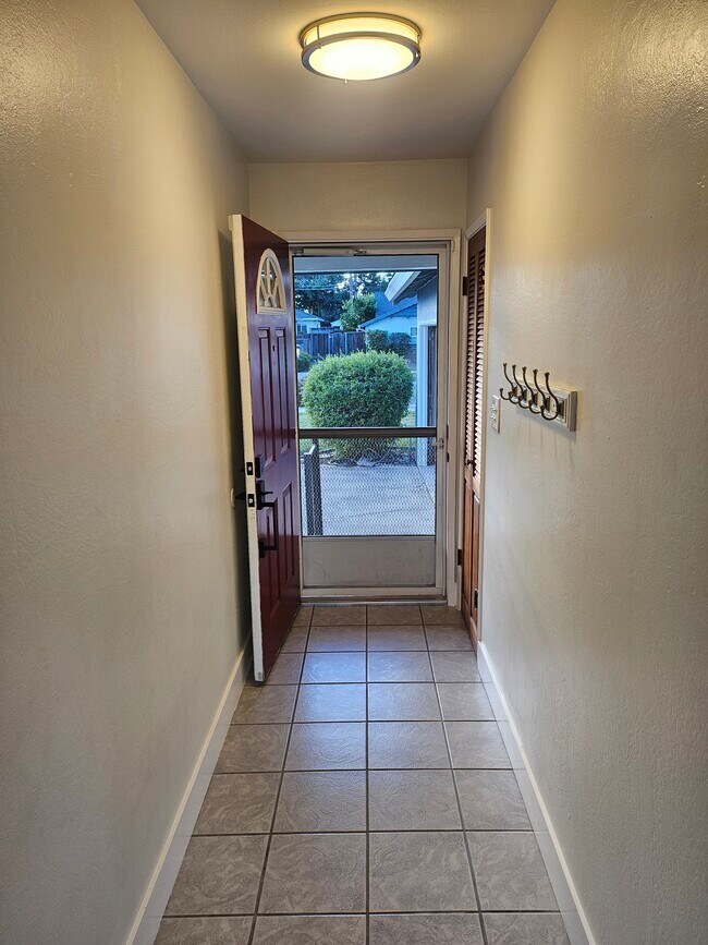 Entrada - 686 Coakley Dr