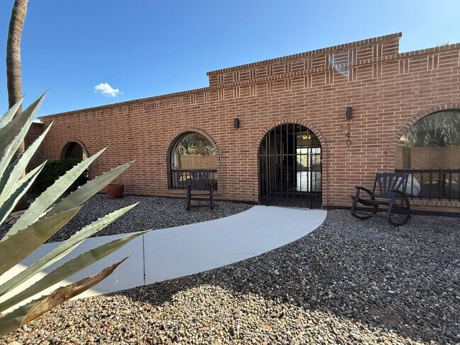 Foto del edificio - 1402 E Big Rock Rd