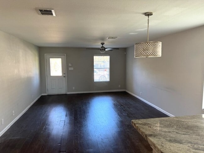 Foto del edificio - Nice Open  1 story 3 bedroom 2 bath in wes...