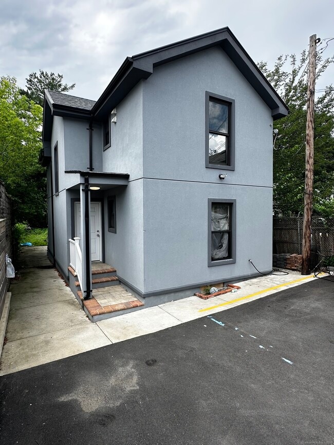 Building Photo - 49 Hill St