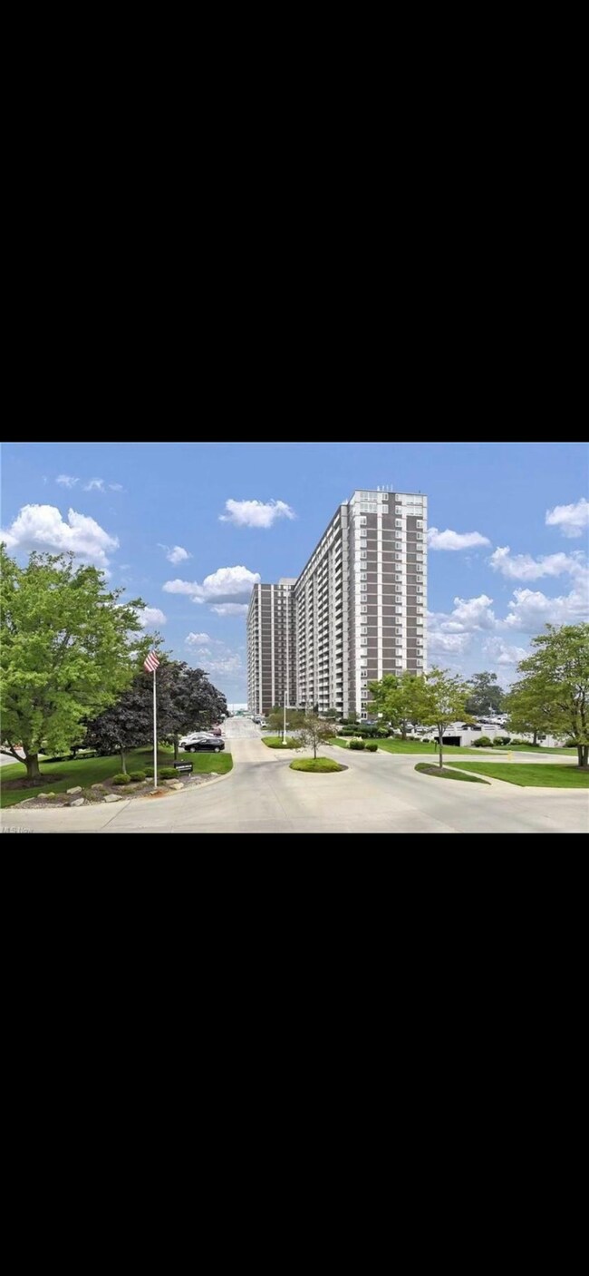 Building Photo - 12900 Lake Ave