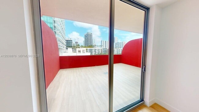 Foto del edificio - 90 NE 32nd St