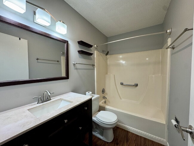 Building Photo - 445 Elm Pl