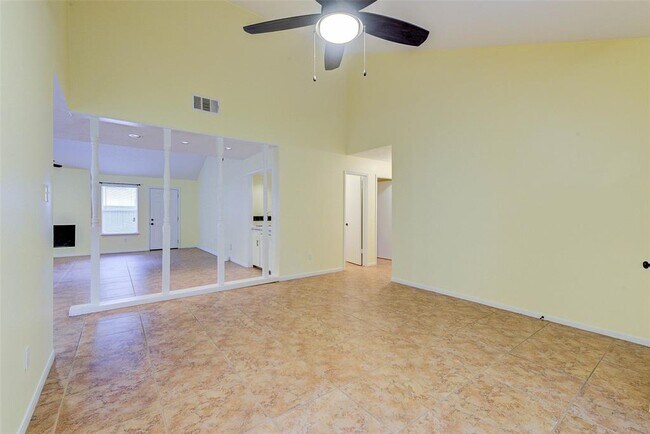 Building Photo - 2179 River Village Dr