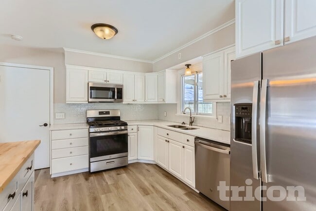 Foto del edificio - 7755 Eastwood Rd