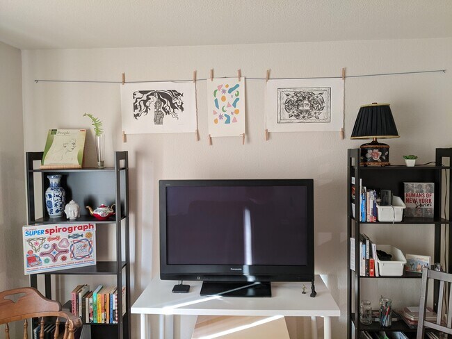 TV in great room - 1040 NW Naito Pky