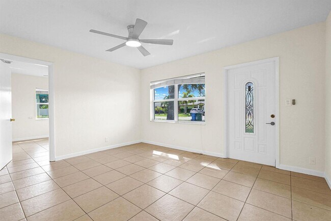 Foto del edificio - 261 NE 45th St