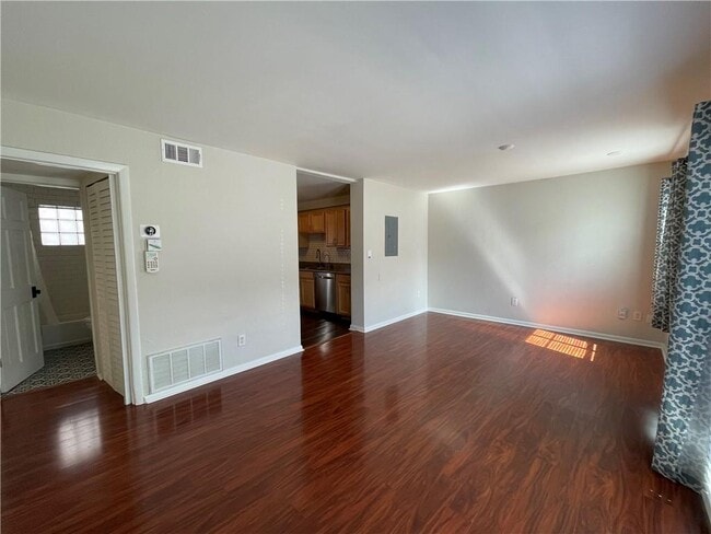 Building Photo - 1355 Euclid Ave NE