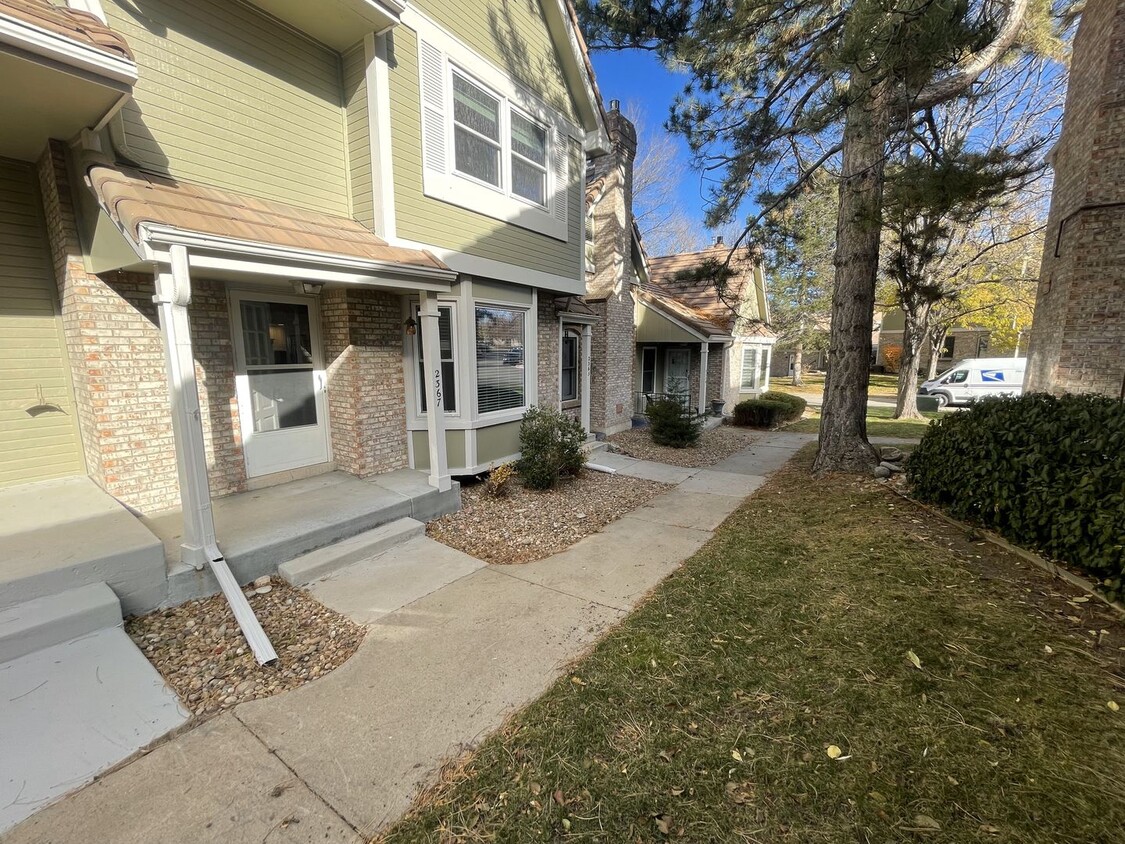 Primary Photo - Charming Cozy Townhome