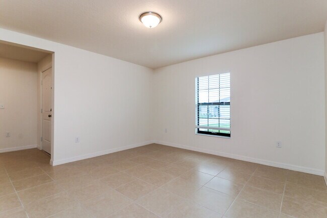 Foto del edificio - 4176 High Ridge Ave