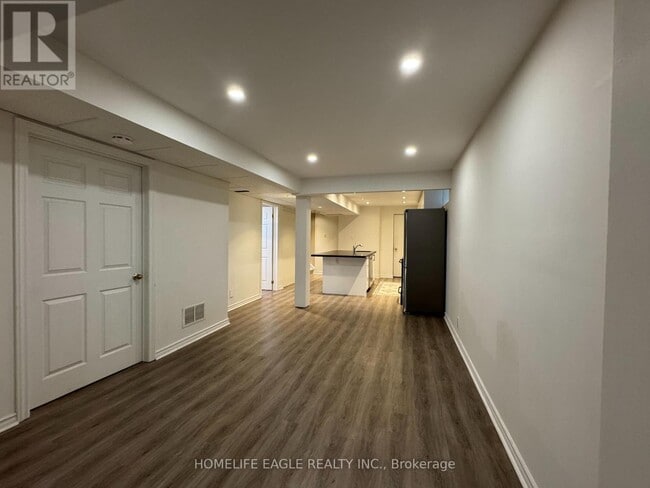 Building Photo - 121 Primeau Dr