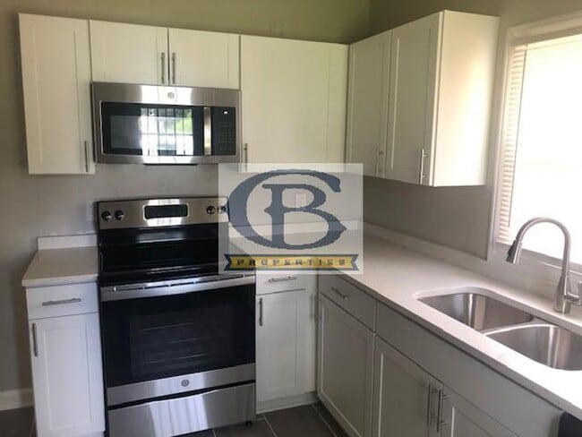 Building Photo - 2574 Pershing Ave