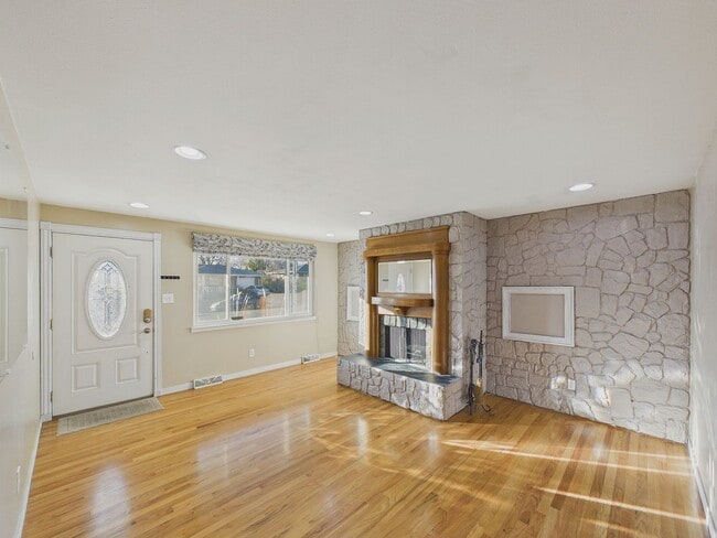 Building Photo - Gorgeous home in Westminster!