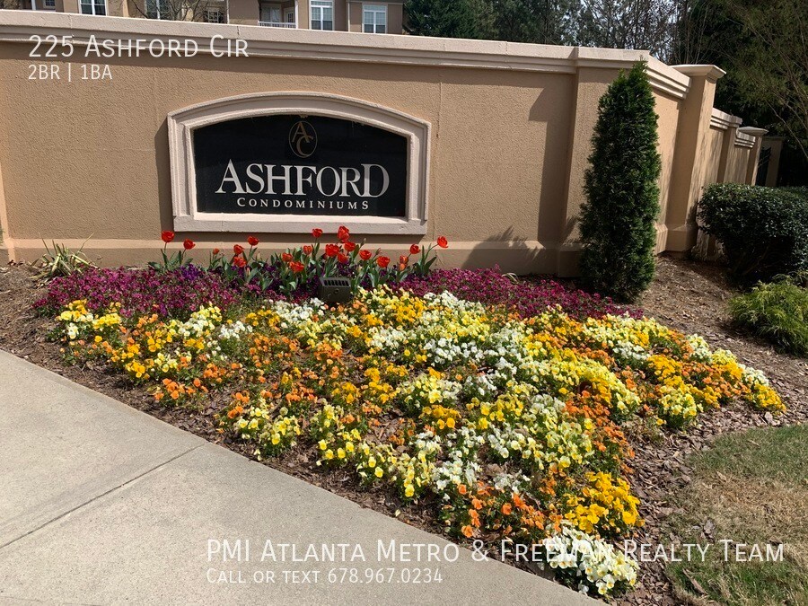 Immaculate 2 BR Condo in Heart of Dunwoody Condo for Rent in Dunwoody