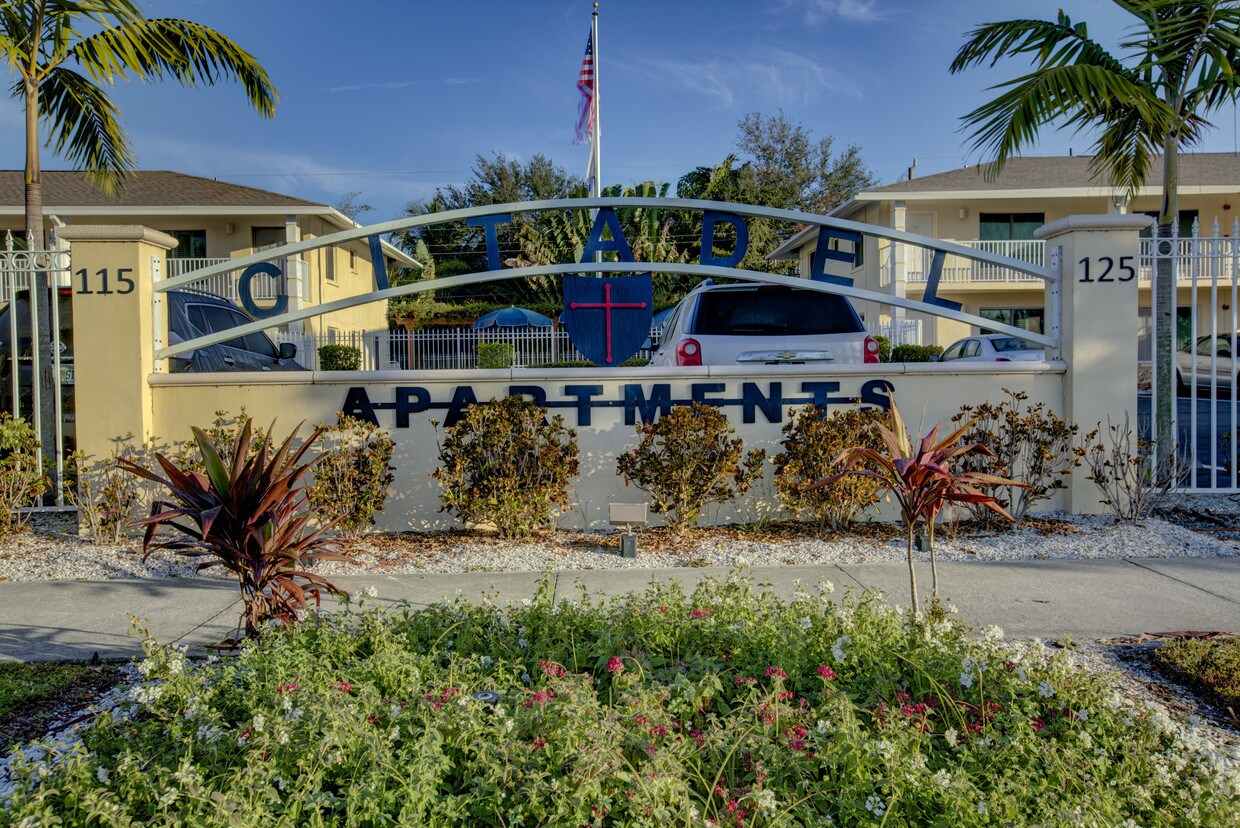 115 Airport Ave E, Venice, FL 34285 Apartments in Venice, FL