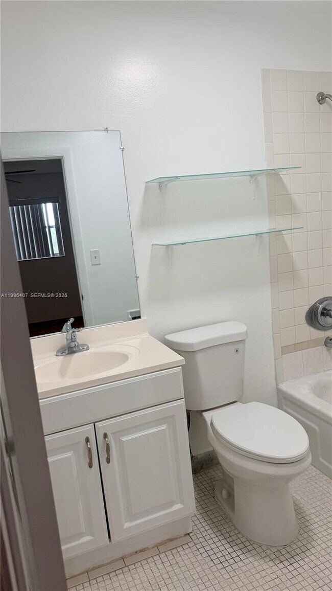 Foto del edificio - 7910 N Colony Cir